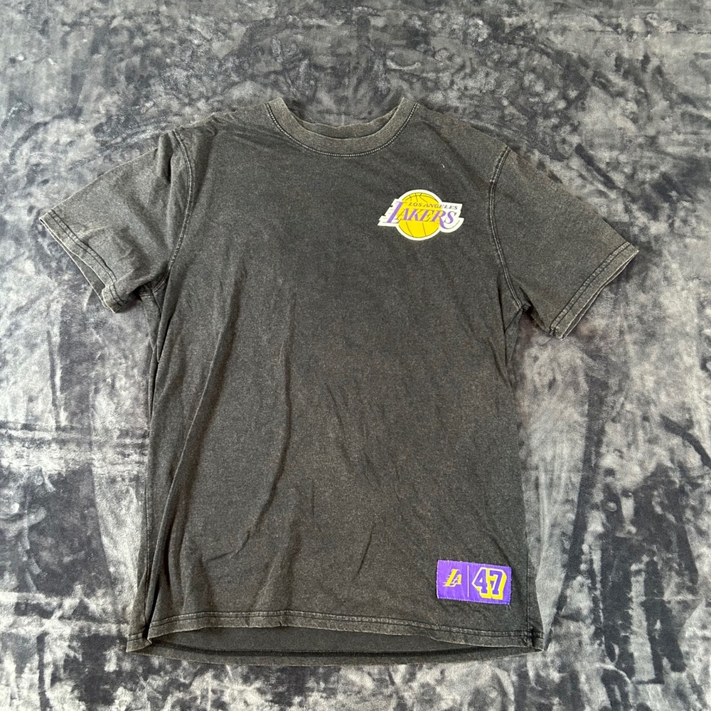 Ultra Game NBA Lakers T-Shirt Mens L Black Mineral Wash Graphic Tee